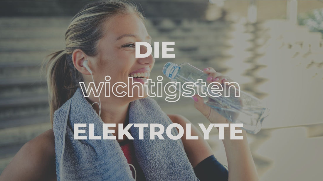 Person trinkt nach dem Sport Wasser. Das Bild veranschaulicht das Thema der wichtigsten Elektrolyte für den Flüssigkeits- und Mineralstoffhaushalt.
